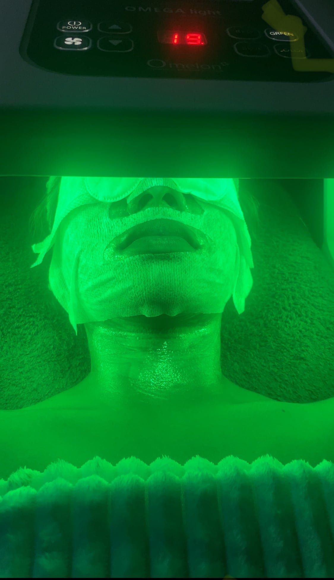 LED light therapy in ladies salon battaramulla