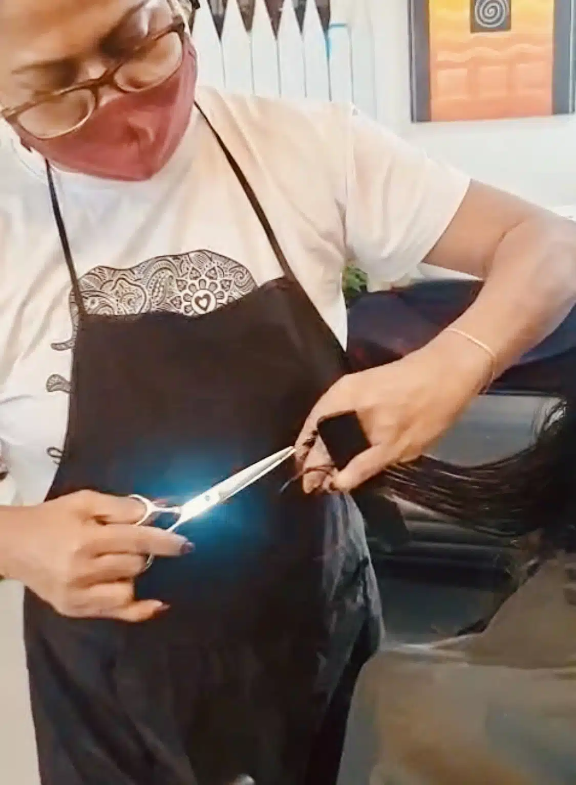 Hair Cutting ladies salon in Pitakotte